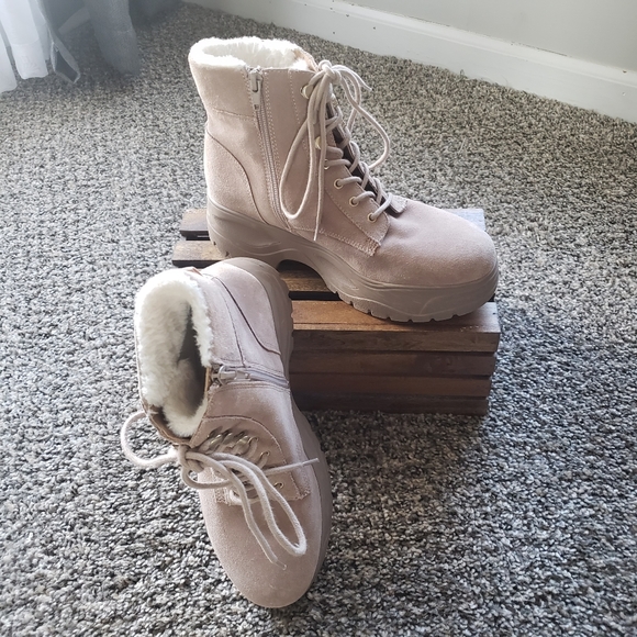 Steve Madden Shoes - Steve Madden Maximo Faux Fur Suede Platform Combat Ankle Boots Size 7
